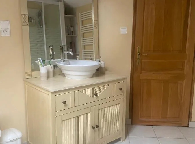 Chez Eric Et Sophie בית אירוח Tigné